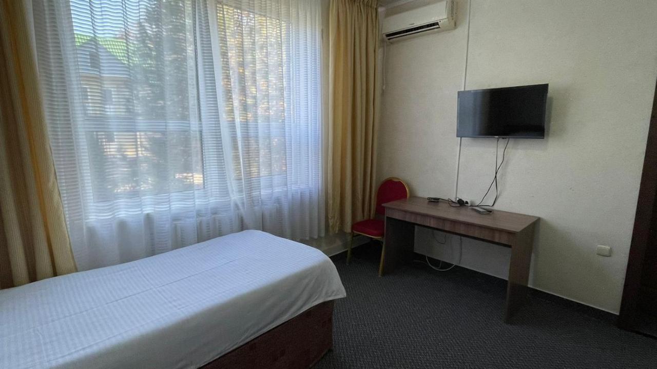 Park Hotel אוראל מראה חיצוני תמונה